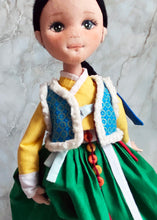Load image into Gallery viewer, Hanbok doll / Young Noble woman (Assi)

