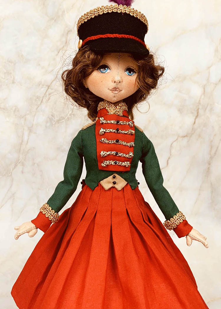 35cm doll Pattern / The woman wearing a hat with feathers (Face center seam)
