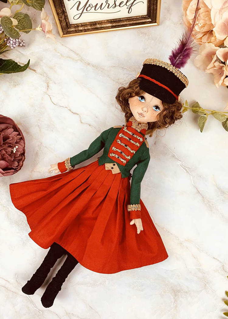 35cm doll Pattern / The woman wearing a hat with feathers (Face center seam)