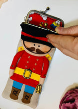 Load image into Gallery viewer, Accessories / Crap case Pattern (Soldier)

