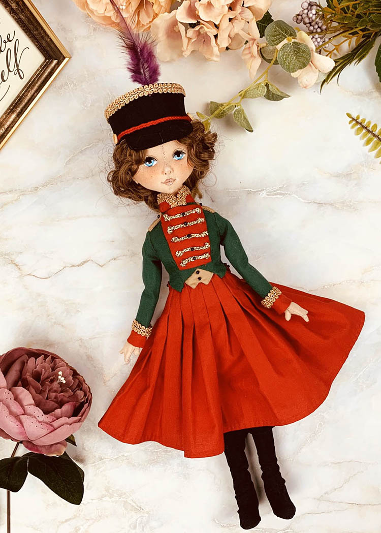 35cm doll Pattern / The woman wearing a hat with feathers (Face center seam)