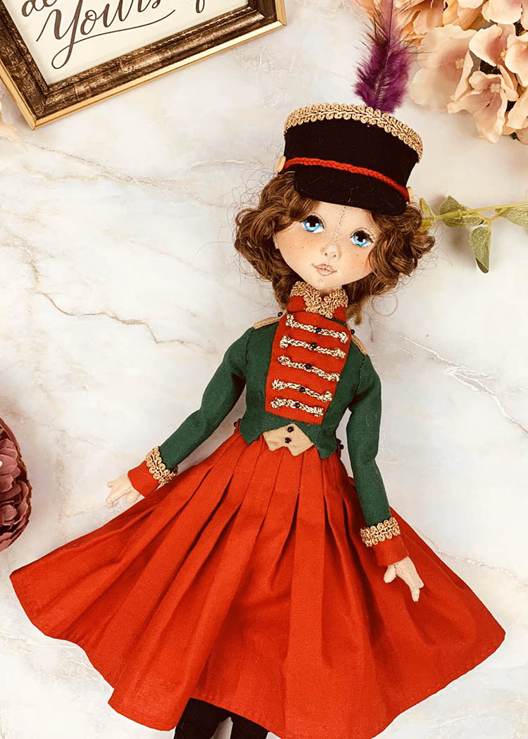 35cm doll Pattern / The woman wearing a hat with feathers (Face center seam)