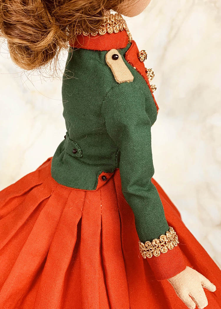 35cm doll Pattern / The woman wearing a hat with feathers (Face center seam)
