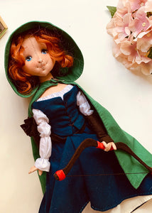 35cm doll Pattern / A woman in a cape (Face center seam)