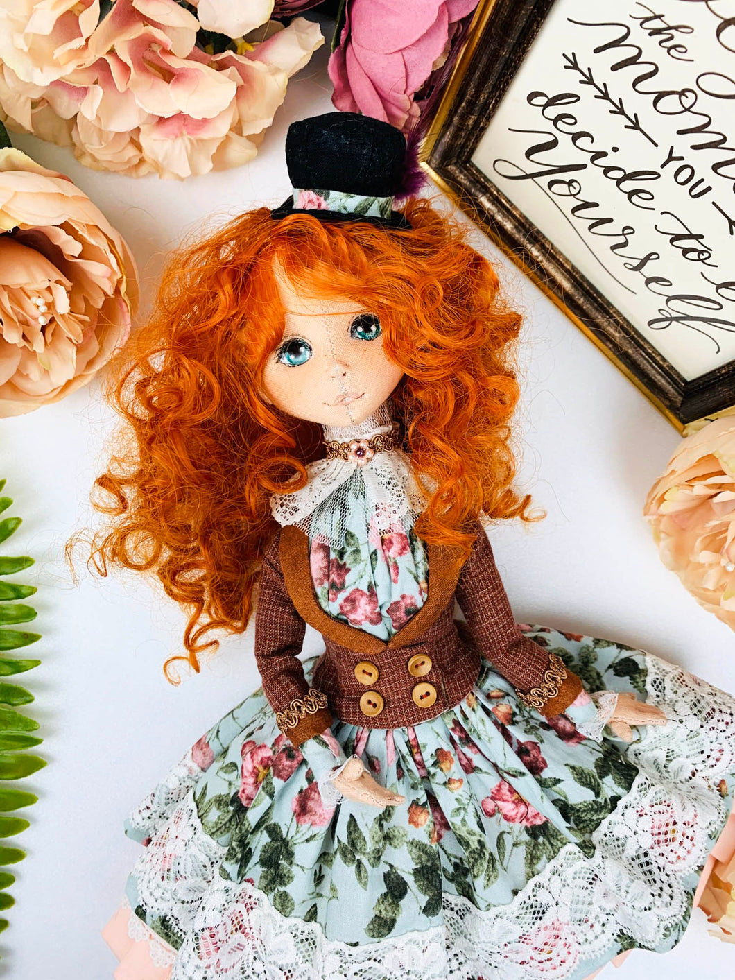 35cm doll Pattern /  Lady Hatt (Face center seam)